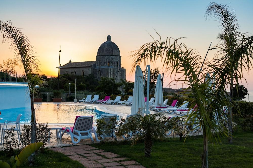 Sentido Michelizia Tropea Resort Экстерьер фото