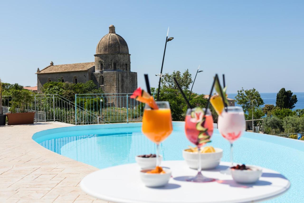 Sentido Michelizia Tropea Resort Экстерьер фото