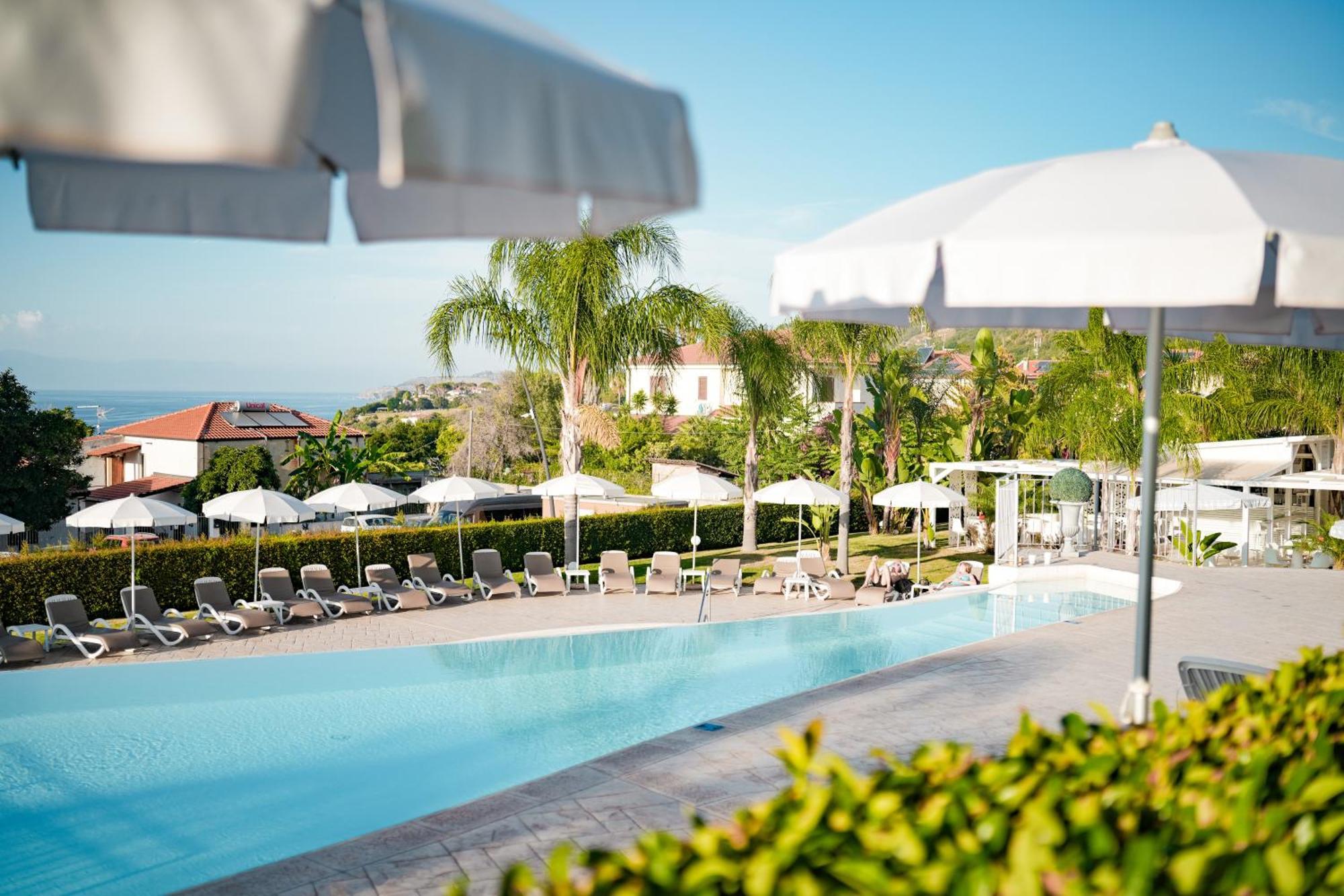 Sentido Michelizia Tropea Resort Экстерьер фото