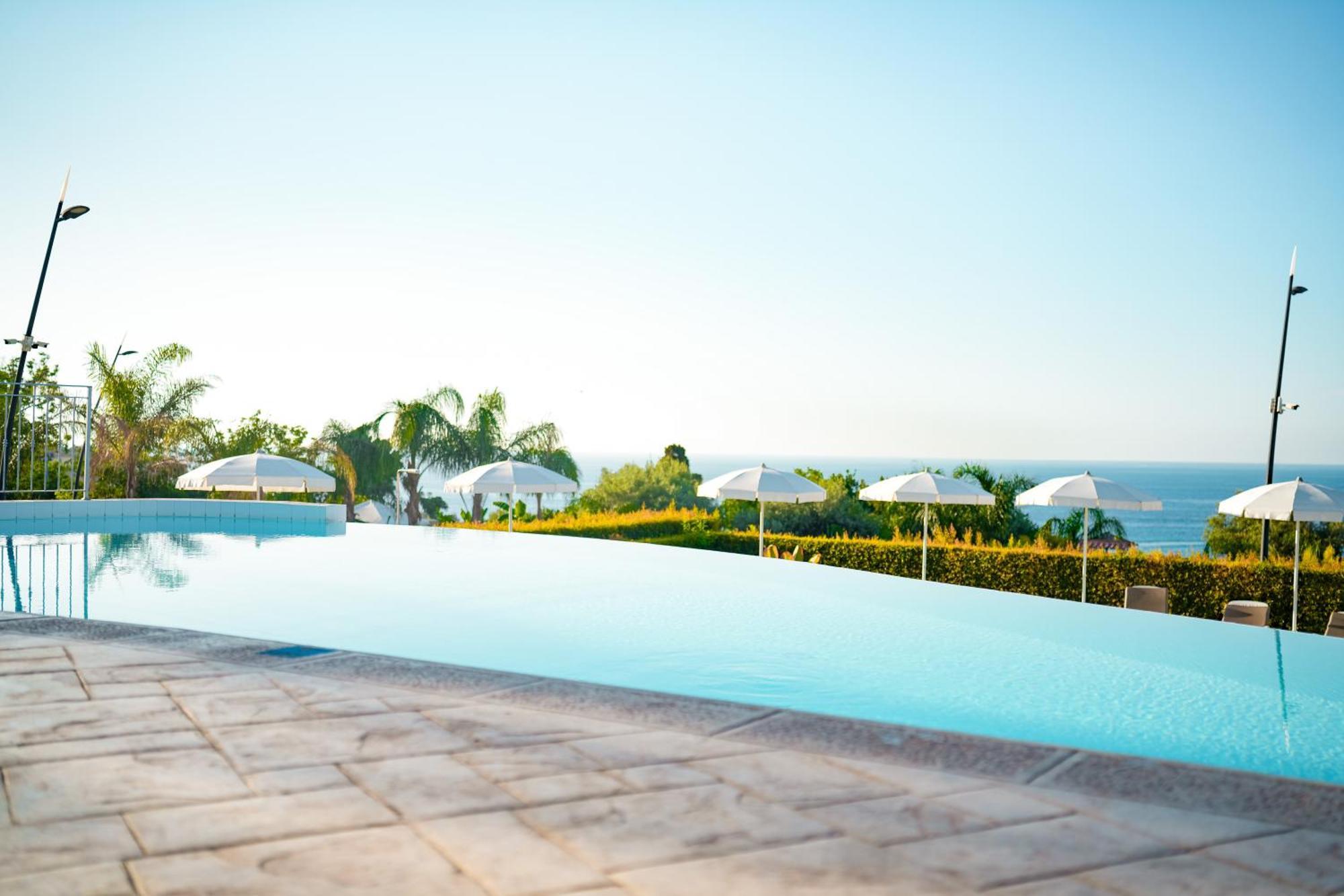 Sentido Michelizia Tropea Resort Экстерьер фото
