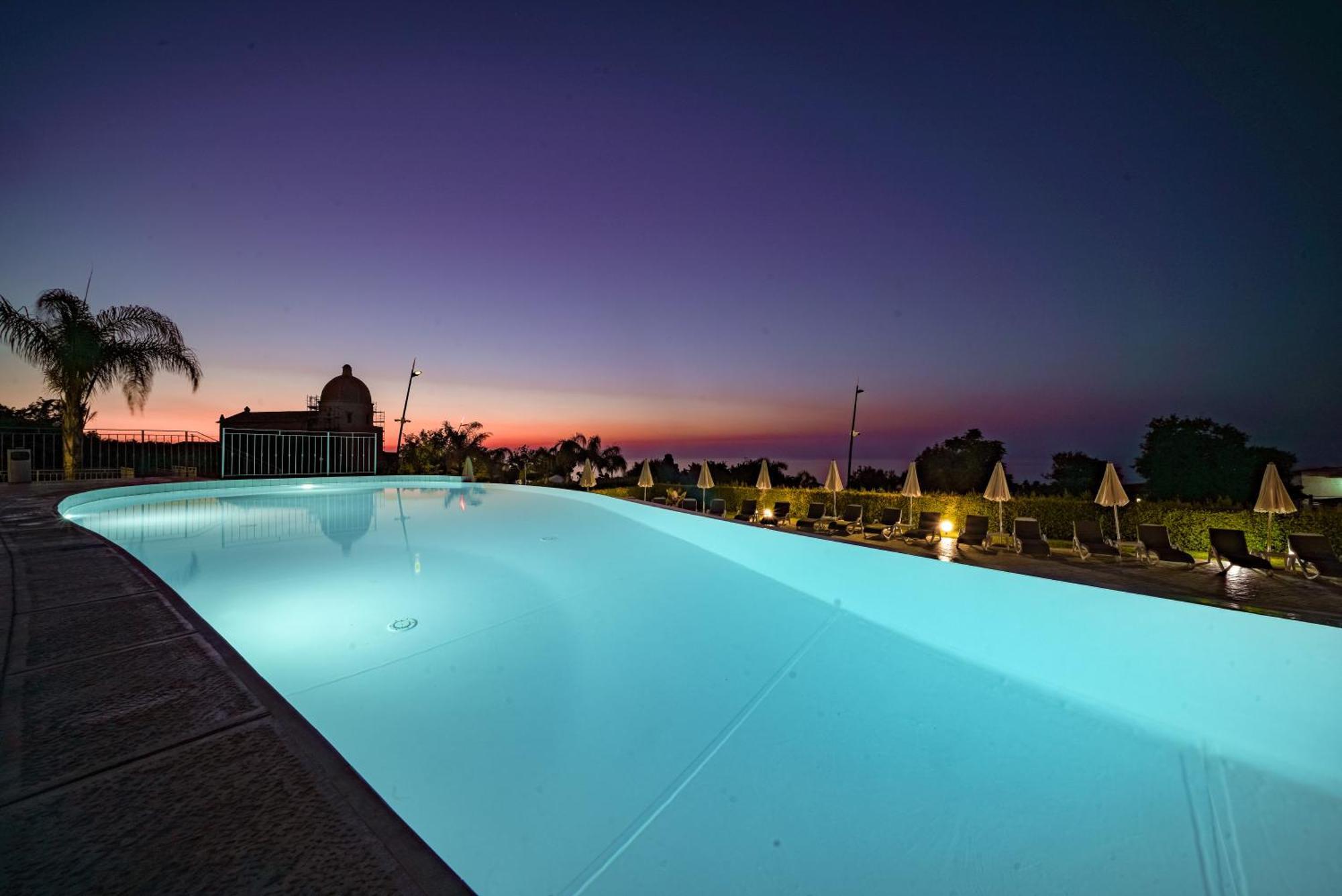 Sentido Michelizia Tropea Resort Экстерьер фото