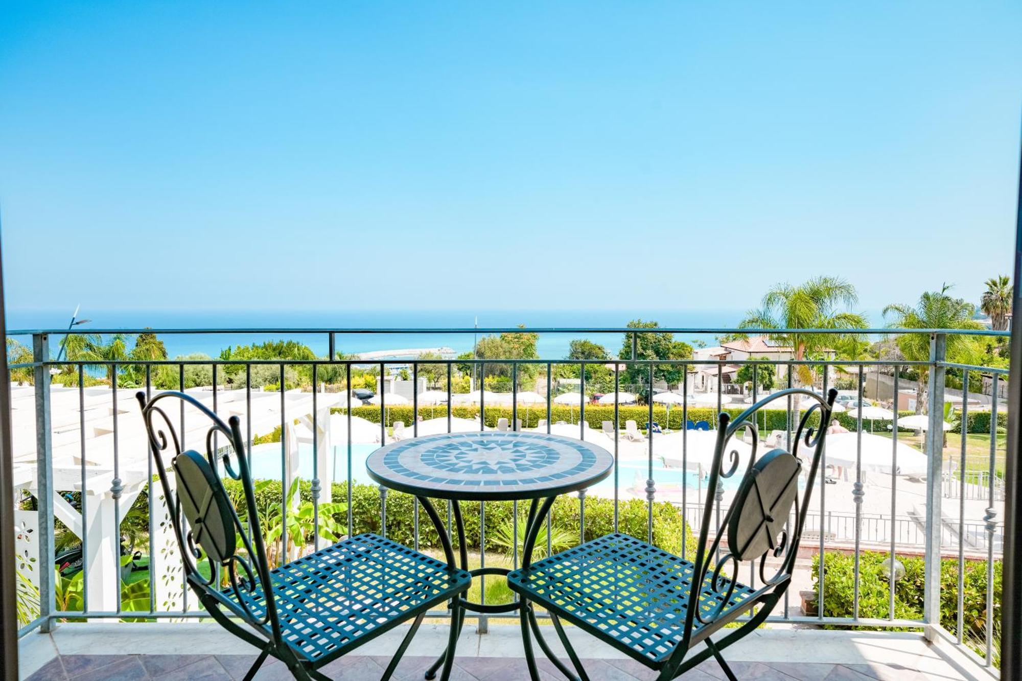 Sentido Michelizia Tropea Resort Экстерьер фото